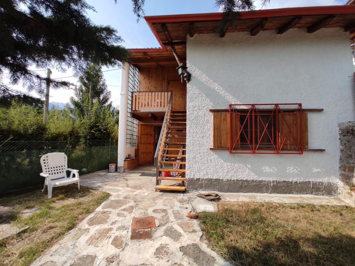Con Giardino Privato. Apartment *