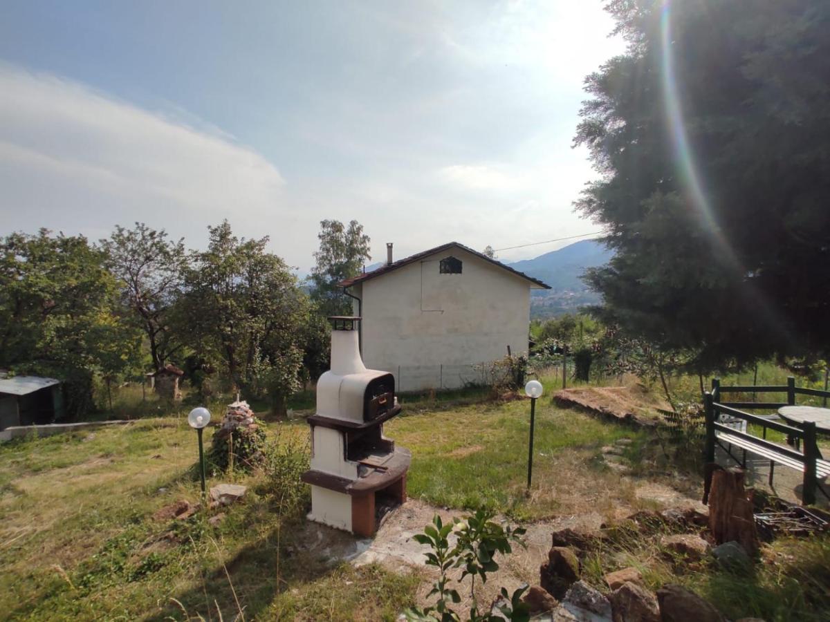 Con Giardino Privato. Apartment *